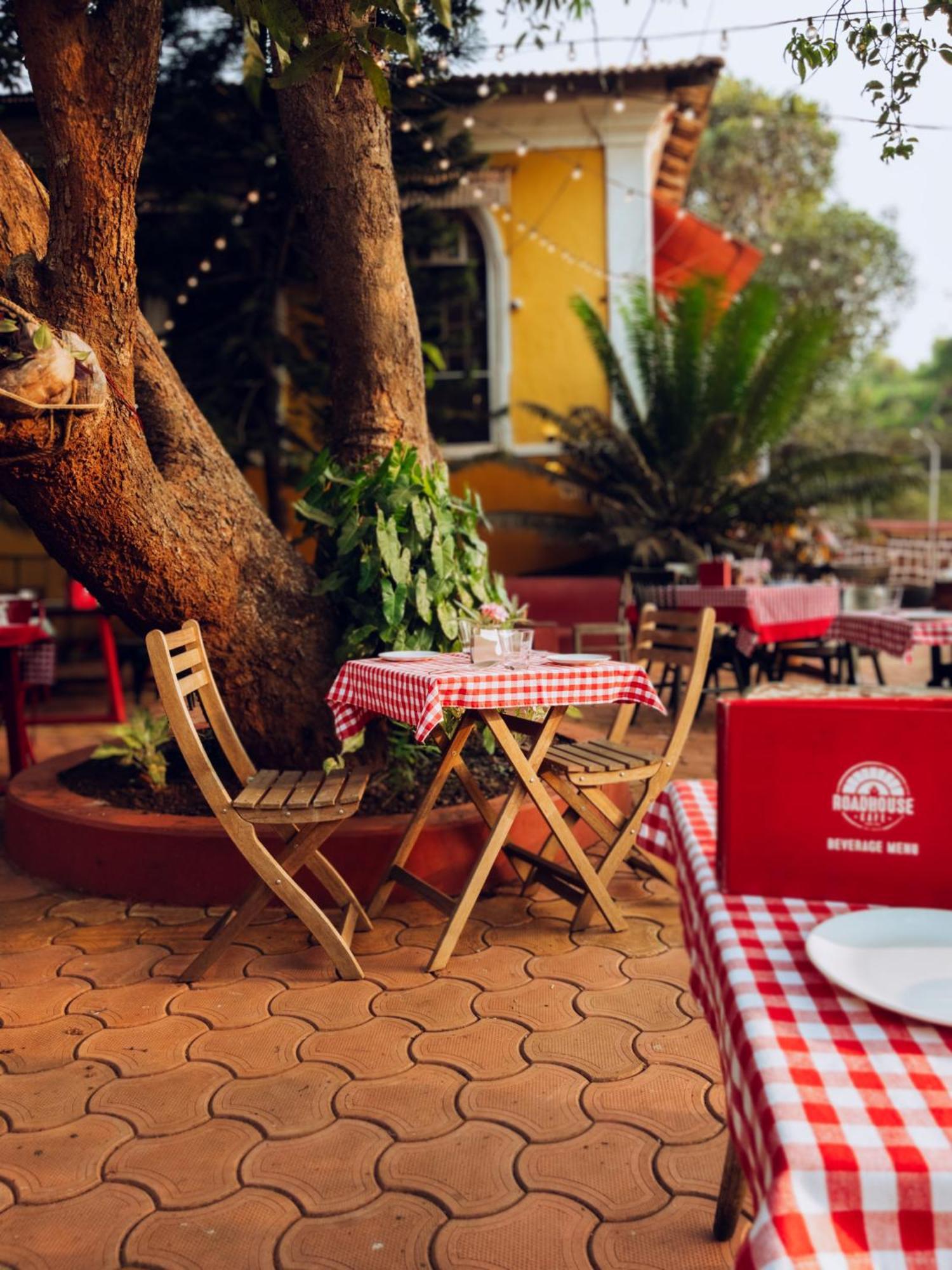 Casa Do Leao A 150 Year Old Portuguese Home Nerul  Exterior photo
